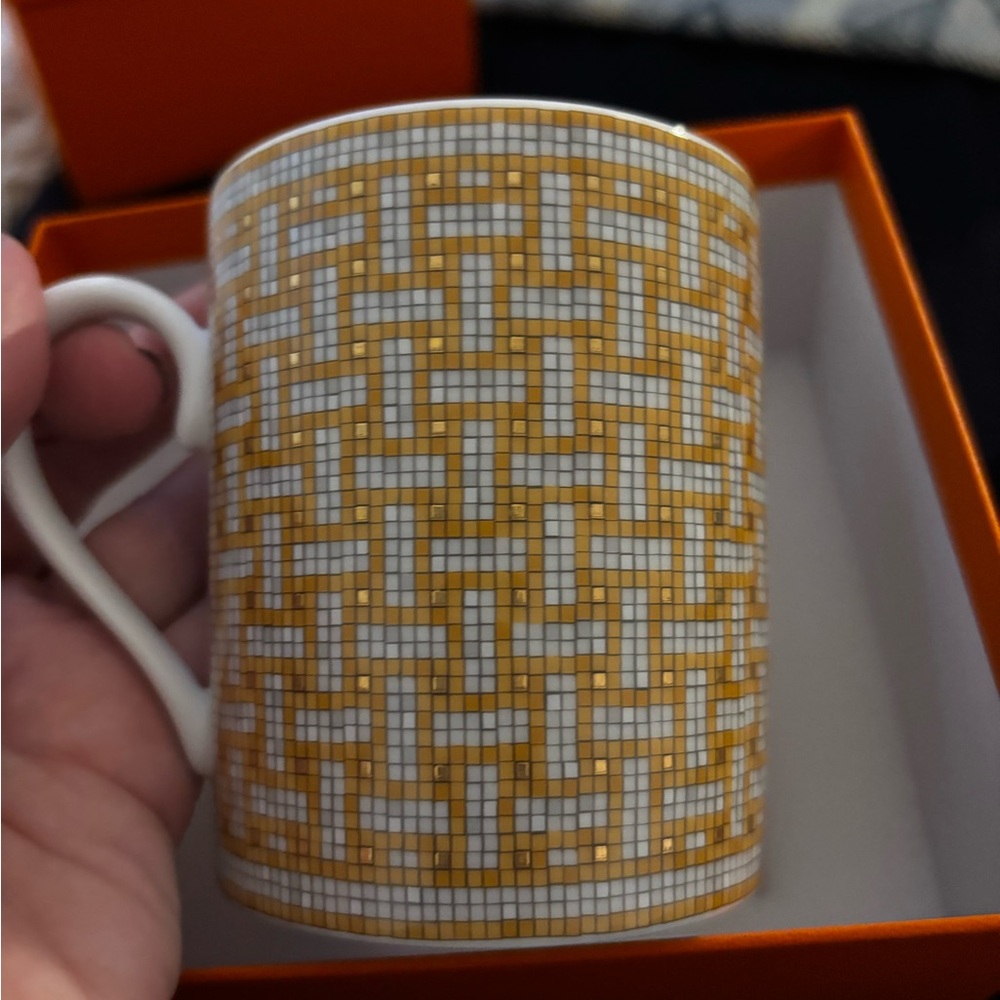 Hermes Mosaique au 24 gold mug. NWT Retail $245.